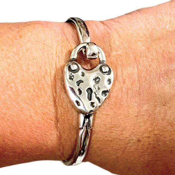 Sterling Silver Abstract Heart Design Cuff Bangle Bracelet NEW - Picture 1 of 4